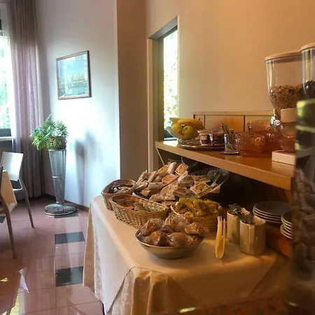 Casa Dell'ospite Hotel 2*